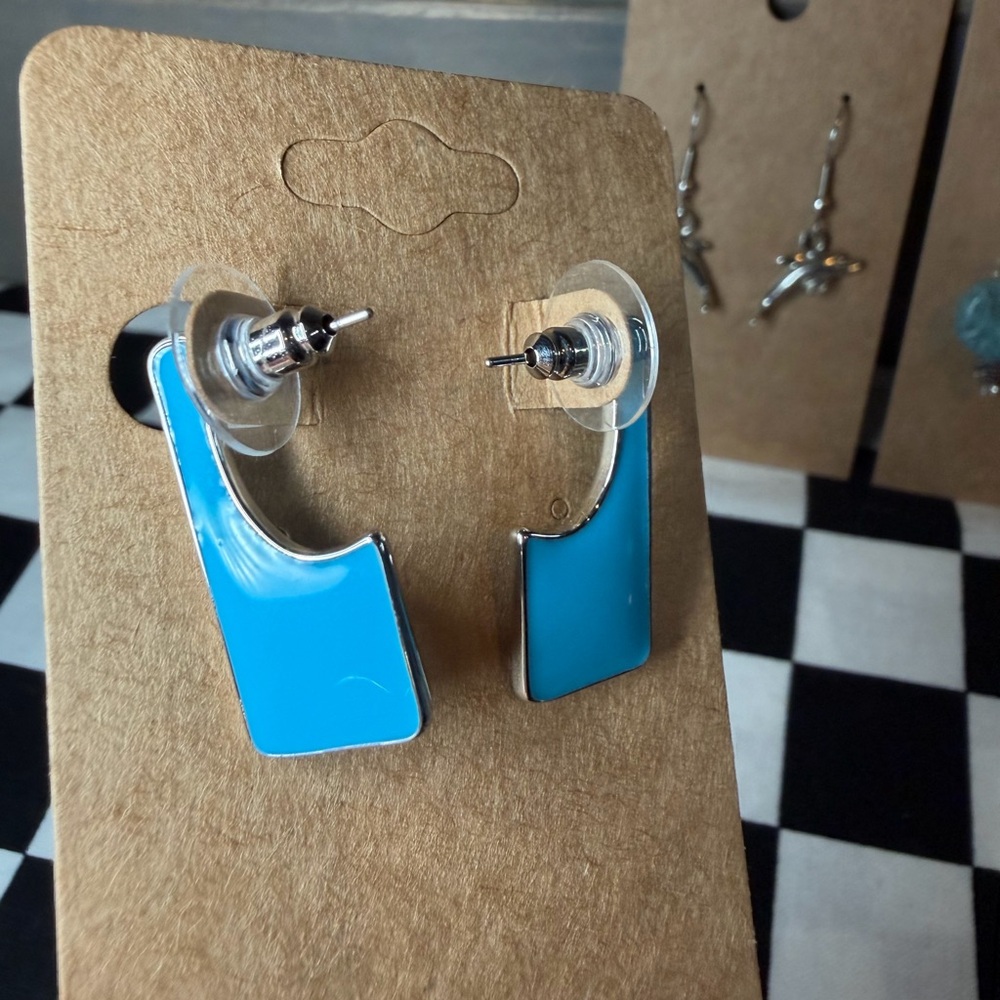 “Making Waves” Earring Set - image 2